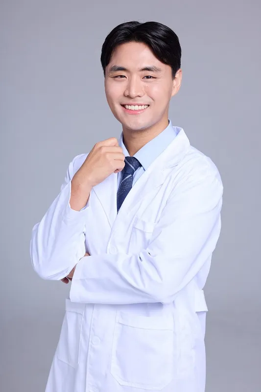 Photo of Dr. Johnathan Kim